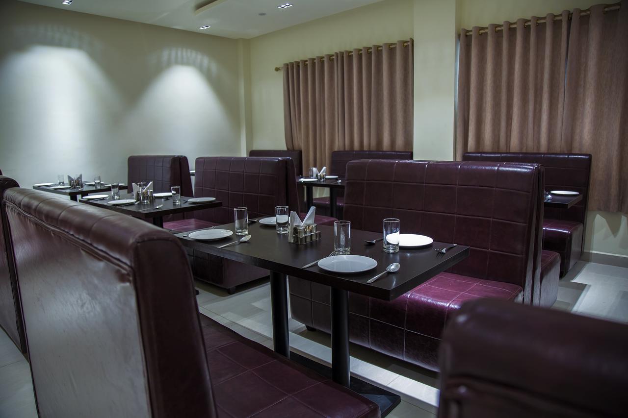 马伊拉杜图赖 The Grand White Palace酒店 外观 照片