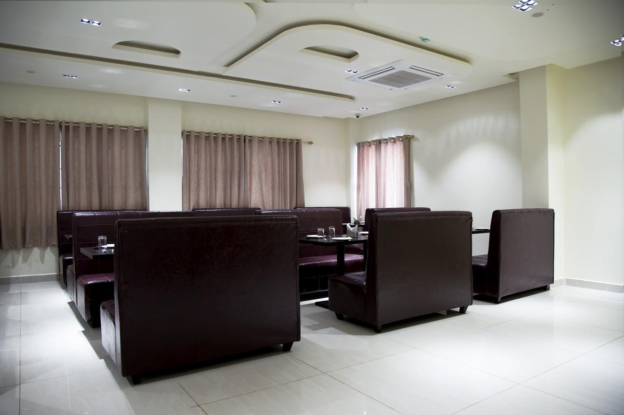 马伊拉杜图赖 The Grand White Palace酒店 外观 照片
